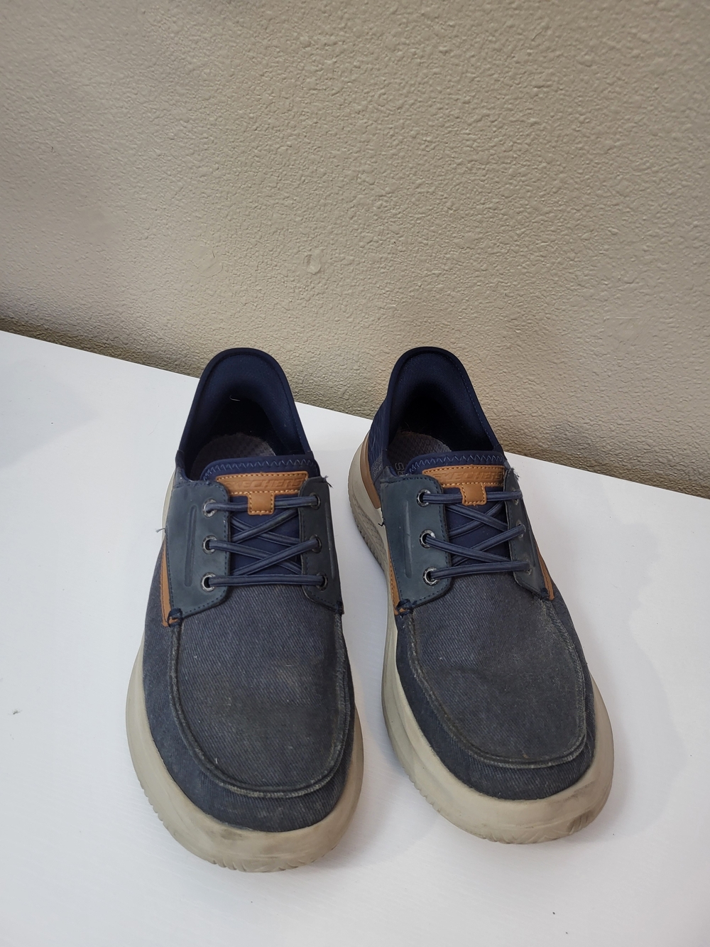 Sketchers Wide Fit Air Cooled Memory Foam Men’s Casual Shoes Size 10.5